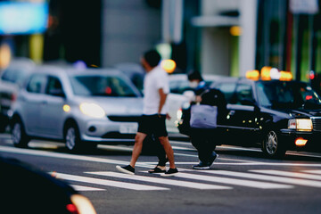 Fototapeta premium 夜の交通道路