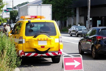 作業車と道路