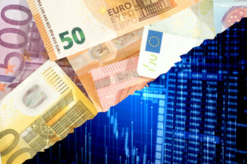 Euro Geldscheine und Kurstafel an der Börse