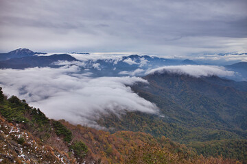 Fototapeta premium mt.Amakazari, in late autumn, three-tiered autumn leaves 晩秋の雨飾山の三段紅葉 