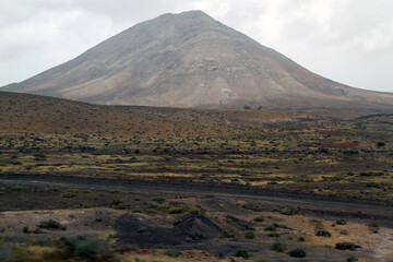 Różnorodny krajobraz wyspy Fuerteventura - obrazy, fototapety, plakaty
