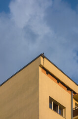 Fototapeta na wymiar Roof edge with a bird on top