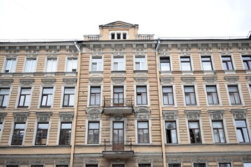 Fototapeta na wymiar building with windows
