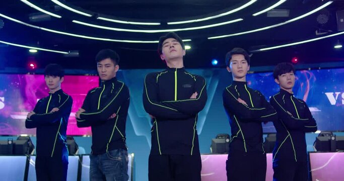 Young men taking part in esports competition,4K