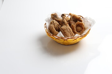 deep fried crispy chicken meat in basket in white black background dim sum snack halal menu