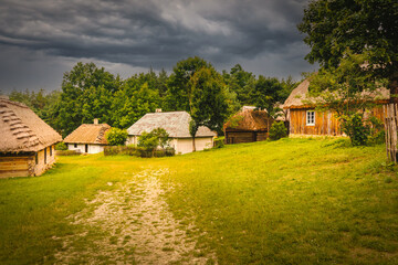 Fototapeta na wymiar Old wooden buildings in the Polish countryside. 