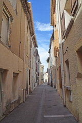 Fototapeta na wymiar Coursan, Aude, Languedoc, Occitanie, France, Europe, ruelle étroite.