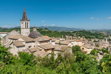 Fototapeta na wymiar Panoramic aerial view of the historic center of Spoleto, Italy