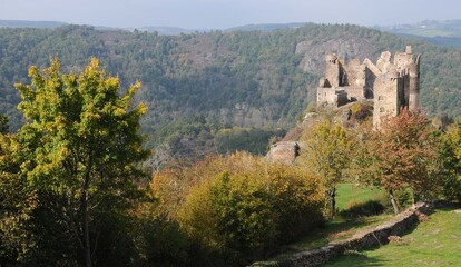 Château fort de Blot-le-Rocher, dit Château Rocher Auvergne-Rhône-Alpes Puy-de-Dôme Saint-Rémy-de-Blot France	