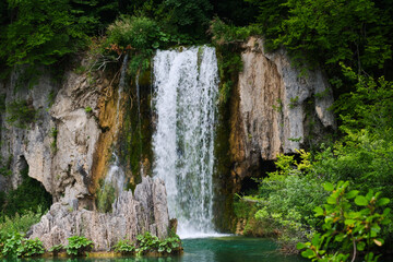 Obraz na płótnie Canvas Beautiful splashes of water on waterfalls in Croatia national park Plitvice lakes