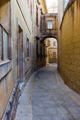Fototapeta na wymiar Narrow street in Mdina