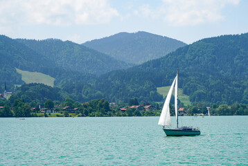 Naklejka premium Landscape shots of the Bavarian Tegernsee lake and its shores with mountains in the background
