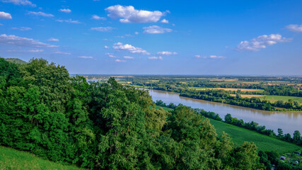 Fototapeta na wymiar Blick von der Walhalla auf die Donau