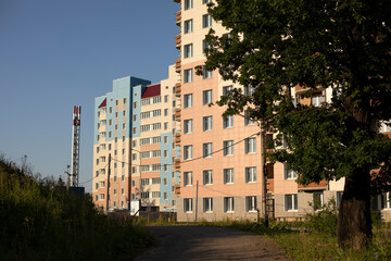 New house. Apartment building on the outskirts of the city.