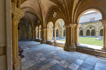Fototapeta na wymiar The cloister of the old cathedral of Coimbra, Portugal