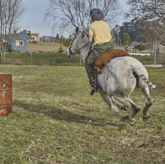 entrenamiento de tachos a caballo