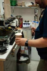 Makes delicious coffee to go