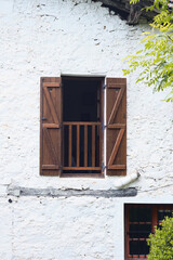 Ventanal antiguo de un caserio © ANTXON