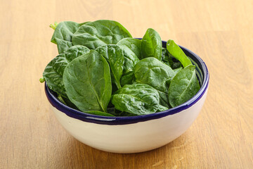 Fresh green spinach leaves in the bowl