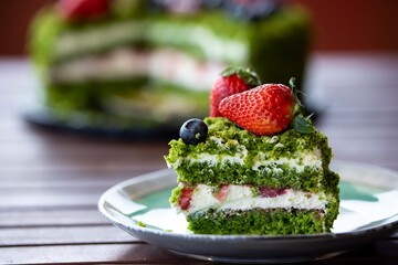 Mossy cake with wild berries