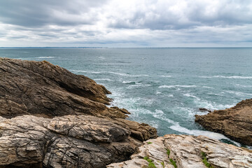 Fototapeta na wymiar The Quiberon peninsula, in Brittany, beautiful seascape of the ocean, the rocky Cote sauvage 