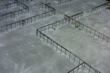 住宅建築の基礎土台のコンクリート及び鉄筋組み合わせ模様