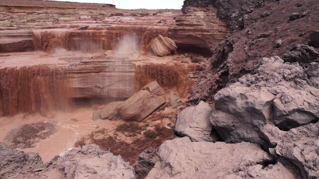 Grand Chocolate Falls in Northern Arizona, waterfall.