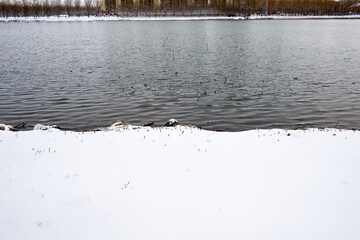 Snow scenery along the river in city Park in winter