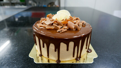  chocolate cake on top chocolate ganache