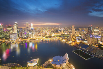 Fototapeta na wymiar Singapore skyline at the Marina at night