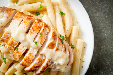 quadrotto penne pasta white creamy sauce with grilled chicken