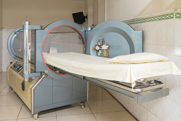 Hyperbaric treatment machine