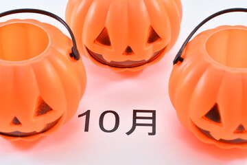 ハロウィンのオレンジのかぼちゃのおばけ