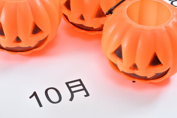 ハロウィンのオレンジのかぼちゃのおばけ