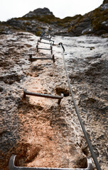 Fototapeta na wymiar das sogenannte Leiter Abschnitt des Klettersteiges im Höllental auf dem Weg zur Zugspitze bei nassen Verhältnissen
