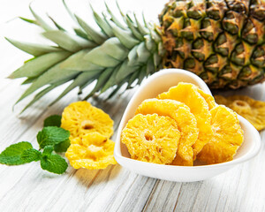 Pineapple dried rings