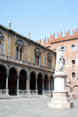 Fototapeta na wymiar An attractive scenic Piazza in a Tuscan town in Italy with a statue of thinking man