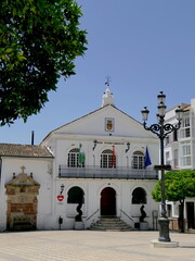Fototapeta na wymiar Platz mit Rathaus in Ubrique, Andalusien