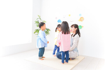 Naklejka premium 保育士と子どもたち