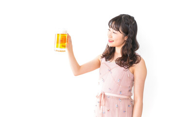 引越しをする若い女性