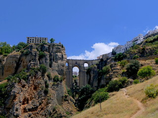 Fototapeta na wymiar Ronda mit Brücke über der Schlucht