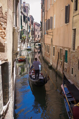 Fototapeta na wymiar romantic idyllic views of the narrow canal street and renaissance facades of the city of Venice