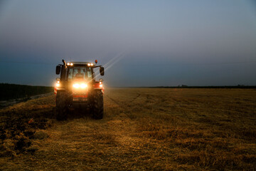 Fototapeta premium combine harvester in the field at evening