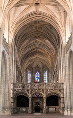 Nef de l'&eacute;glise Saint-Nicolas-de-Tolentin de Brou &agrave; Bourg-en-Bresse, Ain, France