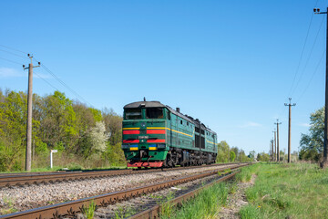 Obraz premium KHRYPLYN, UKRAINE - May 09, 2021. Locomotive 2TE10M-2661 in the Ivano-Frankivsk oblast.