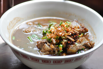 noodles, Chinese noodles or beef soup