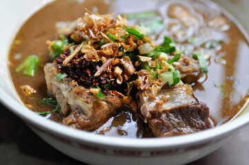 noodles, Chinese noodles or beef soup