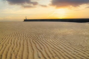 Rivage avec jetée