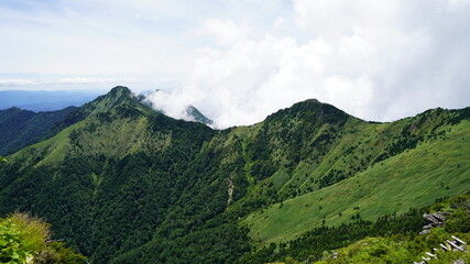 Fototapeta na wymiar 石鎚山　山頂からの風景