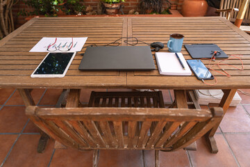 Workstation at home to telework from the garden.